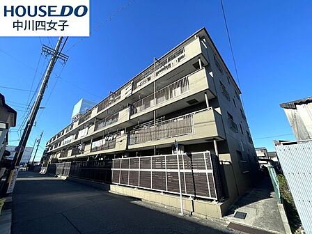 ◇外観◇地下鉄名港線「六番町」徒歩19分。大切なペットとおすごしいただけるペット飼育可マンションです。南向きですので陽当たり良好。たくさんの陽を浴びる明るい室内となっています。