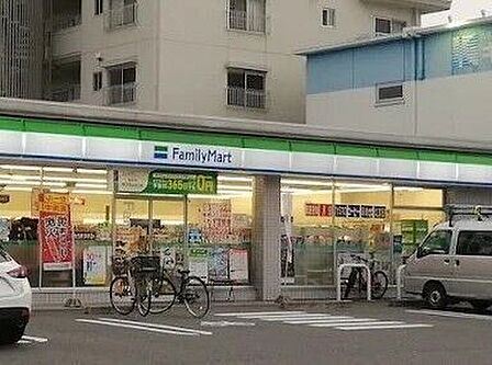 ファミリーマート 鳥見町二丁目店 180m