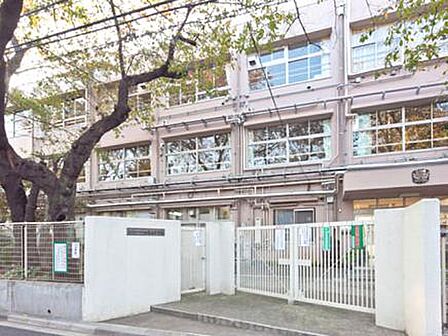 適度な距離感がお子様の自立心と体力を育む、健やかな住環境です。