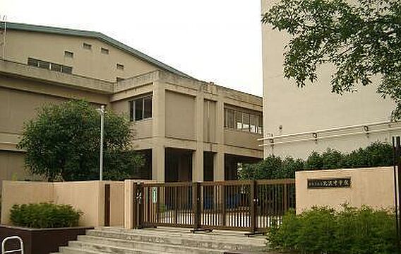 勉強に部活に忙...