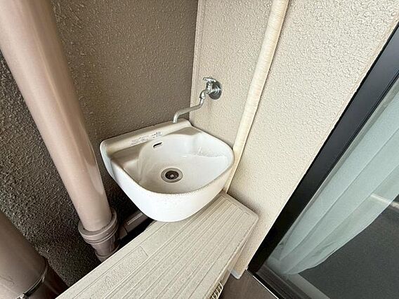 バルコニーでの...
