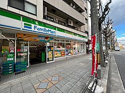 【コンビニエンスストア】ファミリーマート釣鐘町店まで202ｍ