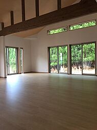 京都府京都市右京区京北周山町河端5-15 2LDKのリビング/ダイニング