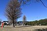 周辺：もみじ公園★子どもたちがのびのびと遊べる環境★特に、ザイルクライミングが設置されており、子どもたちに人気の遊具となっています。秋にはモミジが美しく紅葉し、訪れる人々の目を楽しませます。 580m