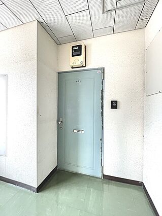 玄関 