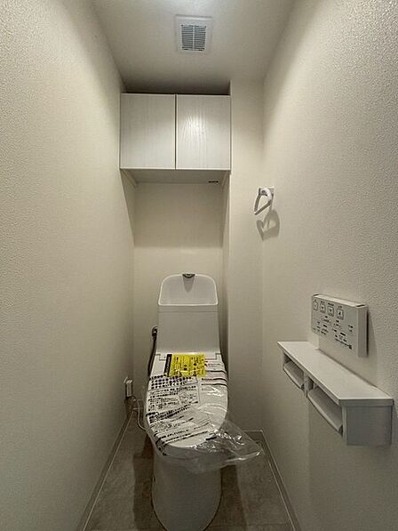 清潔感のある色味で統一され、無駄のないすっきりとした空間が日々の暮らしに心地よさをもたらします。