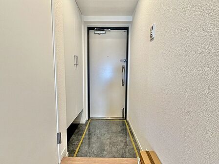 清潔感のある白を基調とした、シンプルで静かな佇まいが日々の暮らしを整えてくれます。