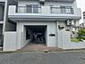エントランス：洗練された佇まいが日常に心地よい落ち着きをもたらす住まいのアプローチ