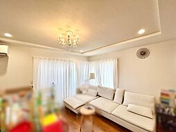 草加市新里町　中古戸建 4LDKのリビング/ダイニング