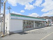 ファミリーマート　生駒辻町店まで210メートル