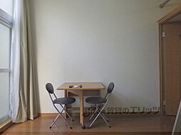 レオパレスゴーゴー 201 2階1Kのリビング/ダイニング