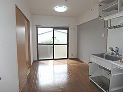 ラフィネ・ドミール 206 2階3DKのリビング/ダイニング