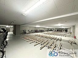 駐輪場は1台1台をきれいに止められる仕様なので、常にきれいさを保っています。ここから管理の良さがうかがえますね。