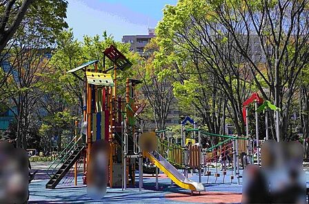 新宿中央公園 徒歩2分。 140m