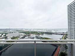 27階からの眺望。遠くまで見渡せます。