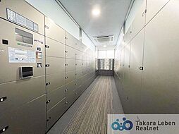 不在時の荷物の受け取りに便利な宅配ボックス。再配達依頼時の休日の時間の拘束から解放されます。