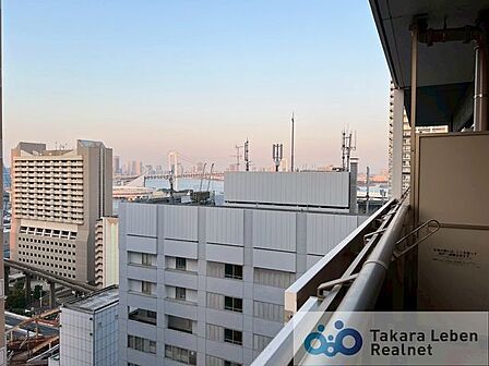 高層階につき、見晴らしの良い眺望。レインボーブリッジが望めます。