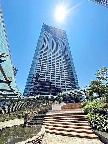 50階建の高層タワーレジデンス!50階部分につき、日当たり・通風・眺望良好◎商業施設も近く、恵まれた住環境です♪