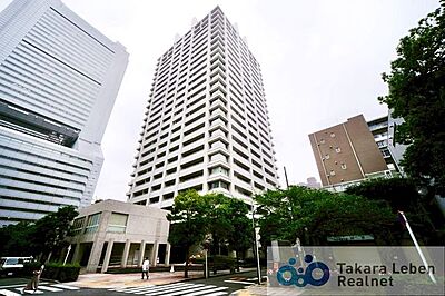 外観:都営三田線【三田】駅徒歩2分、三井不動産旧分譲のパーク・タワー。25階建ての高層レジデンスです。 外観:都営三田線【三田】駅徒歩2分、三井不動産旧分譲のパーク・タワー。25階建ての高層レジデンスです。