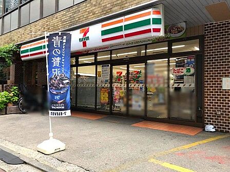 セブンイレブン千代田大神宮通り店 徒歩1分。 60m