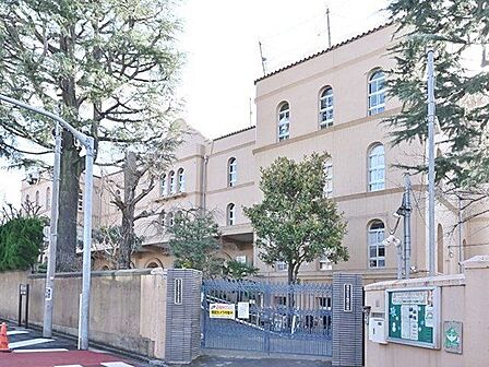 新宿区立早稲田小学校 徒歩8分。 590m
