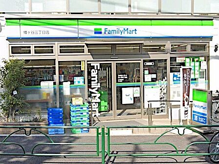 ファミリーマート幡ヶ谷三丁目店 徒歩1分。 80m