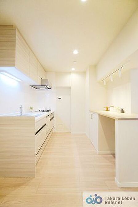 ご夫婦やご家族で並んでお料理ができるよう十分なスペースを確保しました。