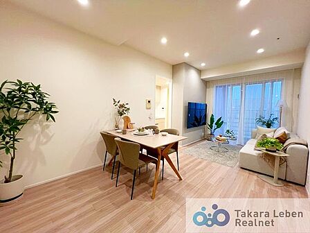 わが家にいる時間を、もっと自分らしく深めたくなる、居心地の良い空間です。ひとり静かに読書や趣味に没頭できそう。