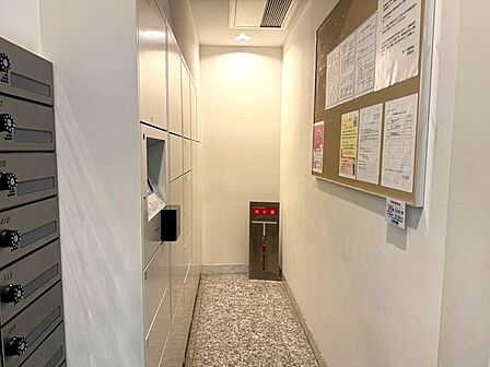 不在時の荷物の受け取りに便利な宅配ボックス。再配達依頼時の休日の時間の拘束から解放されます。