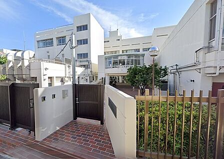 新宿区立余丁町小学校 徒歩7分。 510m