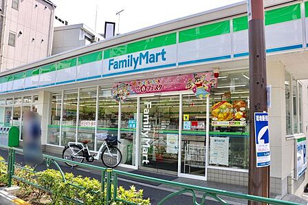 ファミリーマート高田三丁目店 徒歩5分。 350m