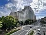 外観：街に馴染みつつも確かな存在感を放つ、洗練されたフォルムと柔らかな印象を併せ持つ外観デザイン。