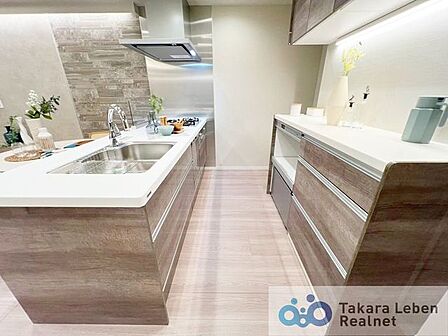 ご夫婦やご家族で並んでお料理ができるよう十分なスペースを確保しました。