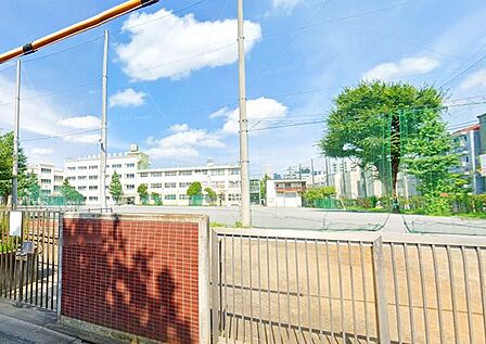 中野区立第二中学校 徒歩7分。 510m