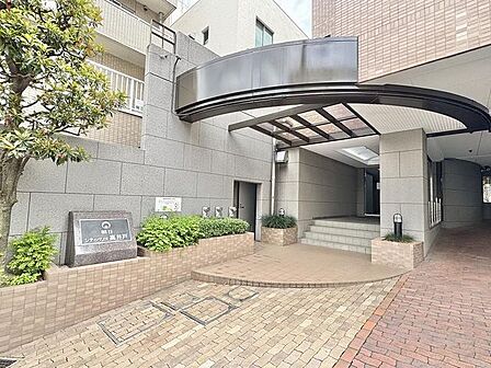 管理と清掃が行き届いたエントランス