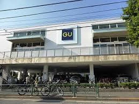 ジーユー世田谷砧店 徒歩2分。 90m