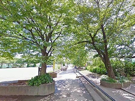 落合中央公園 徒歩6分。 450m