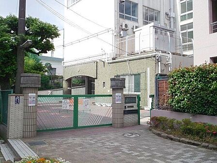 目黒区立第十一中学校 徒歩7分。 540m