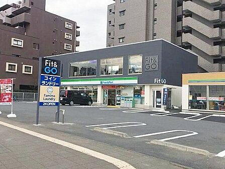 ファミリーマート仲六郷第一京浜店 徒歩6分。 420m