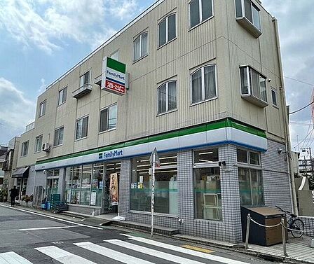 ファミリーマート池尻二丁目店 徒歩3分。 200m