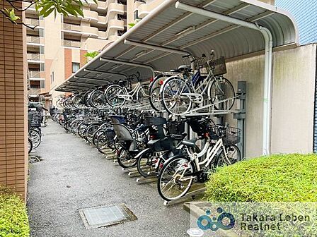 駐輪場は1台1台をきれいに止められる仕様なので、常にきれいさを保っています。ここから管理の良さがうかがえますね。