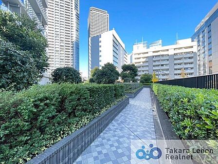 植栽に囲まれたなかを身近なお散歩コースとしてもいいですね。