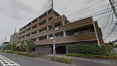 洗練されたフォルムと柔らかな印象を併せ持つ外観デザイン。街並みに自然と溶け込みながら、居住者様を優しく迎え入れます。