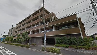 外観:洗練されたフォルムと柔らかな印象を併せ持つ外観デザイン。街並みに自然と溶け込みながら、居住者様を優しく迎え入れます。 外観:洗練されたフォルムと柔らかな印象を併せ持つ外観デザイン。街並みに自然と溶け込みながら、居住者様を優しく迎え入れます。