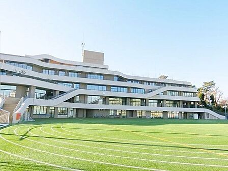 港区立小中一貫教育校白金の丘学園白金の丘小学校 徒歩7分。 560m