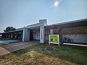図書館「音更町図書館まで1876m」