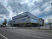 役所「芽室町役場まで6585m」