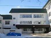中学校「帯広市立翔陽中学校まで411m」