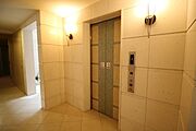 エレベーター完備でお部屋まで内廊下で行くことができます