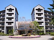温泉・プール付き大型リゾートマンション